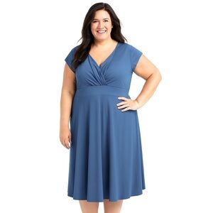 Gown Town Blue Short Sleeve Fit and Flare Dress Size 2X